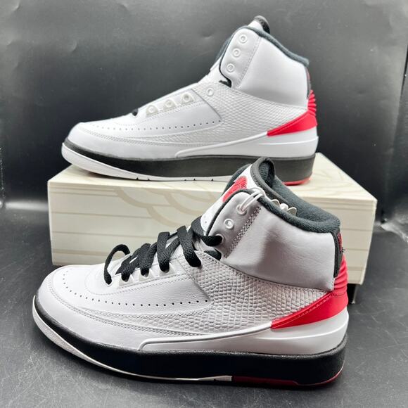 NEW Air Jordan 2 Retro Chicago White/ Black Women's Sneakers Size 7.5 DX4400-106 - Picture 1 of 10